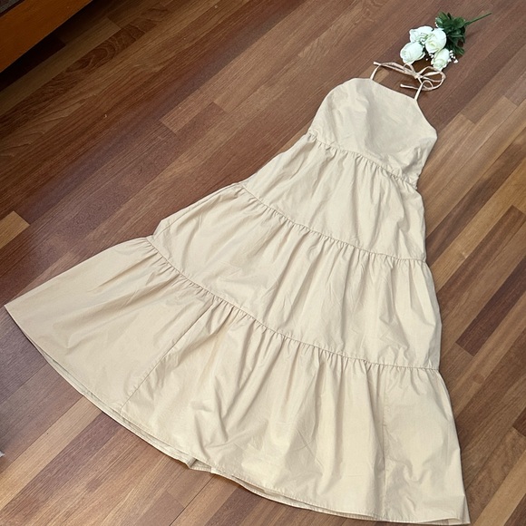 GAP Dresses & Skirts - GAP Cream Halter Tiered Maxi Dress